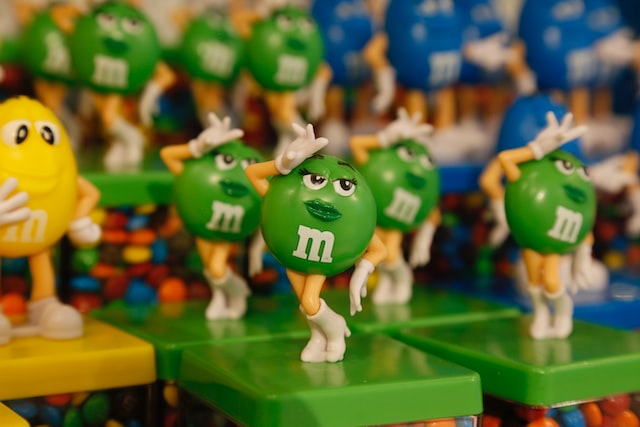 Actress Maya Rudolph to replace M&M's colorful spokescandies